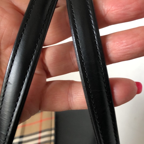 AUTHENTIC/VINTAGE BURBERRY NOVA CHECK LEATHER HANDBAG BY SANYO SHOKAI. - Picture 14 of 17